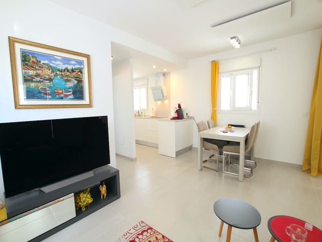 Chalet de 4 habitaciones en La Marina, Elche / Elx en venta con piscina - 289.000 € (Ref: 8647121)