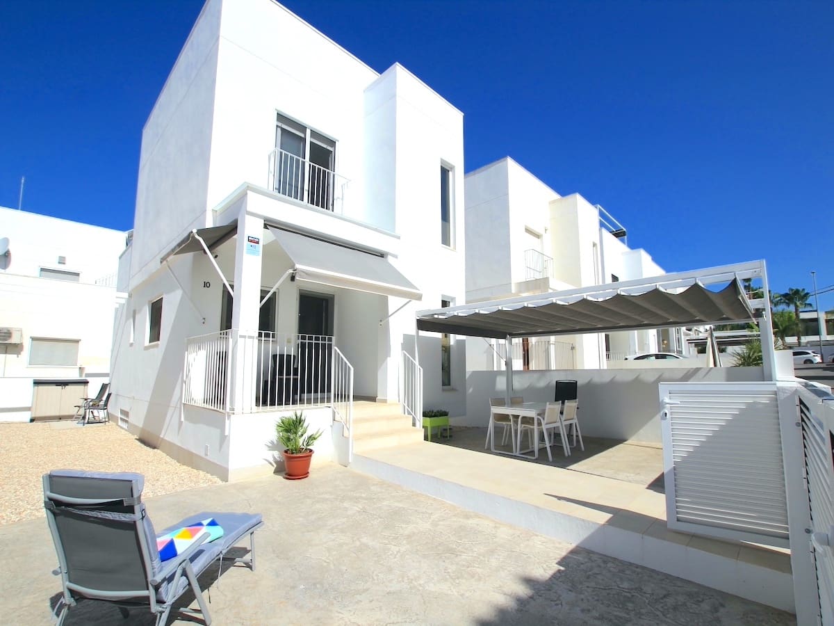 Chalet de 4 habitaciones en La Marina en venta con piscina - 289.000 € (Ref: 8647121)