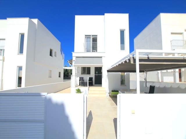 Chalet de 4 habitaciones en La Marina, Elche / Elx en venta con piscina - 289.000 € (Ref: 8647121)