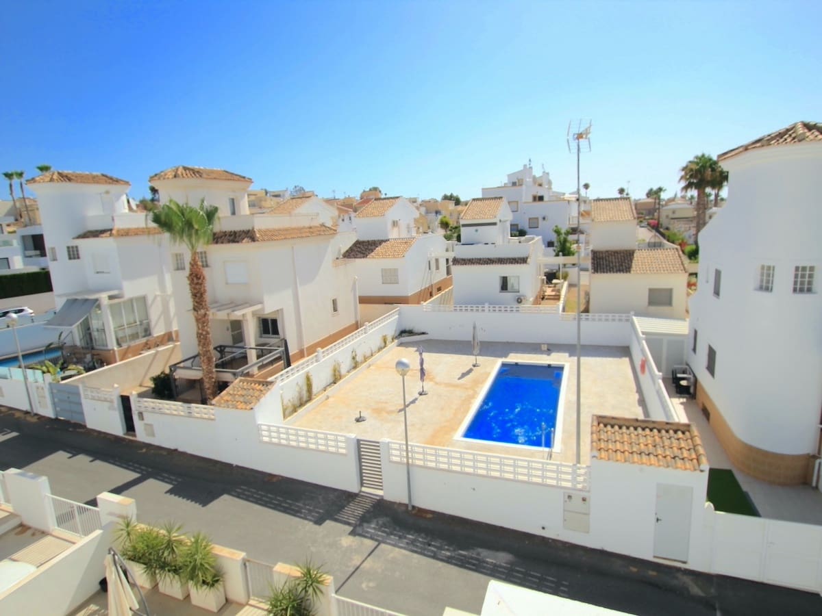 Chalet de 4 habitaciones en La Marina en venta con piscina - 289.000 € (Ref: 8647121)