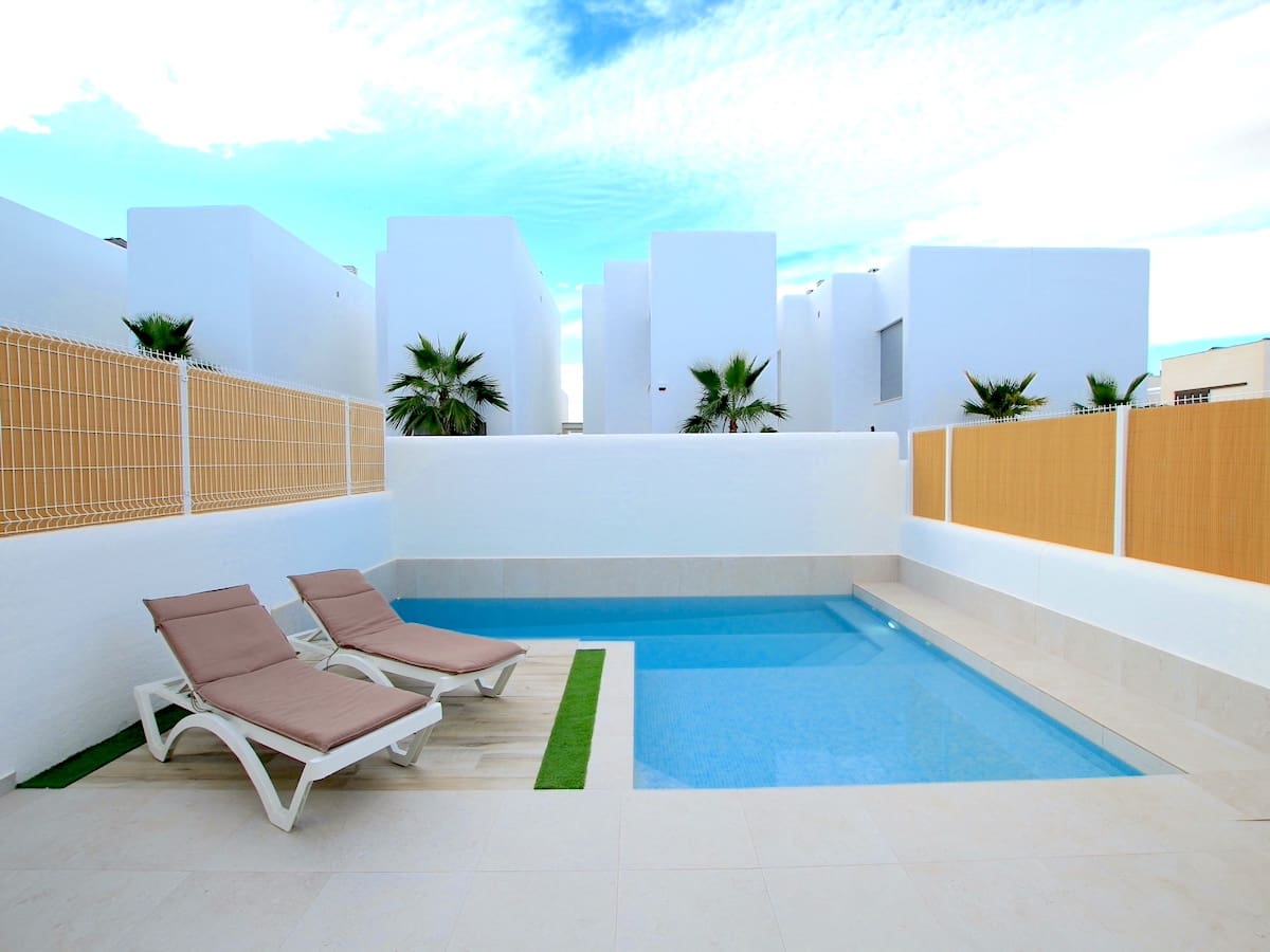 3 bedroom Villa for sale in San Fulgencio with pool - € 345,000 (Ref: 8647122)