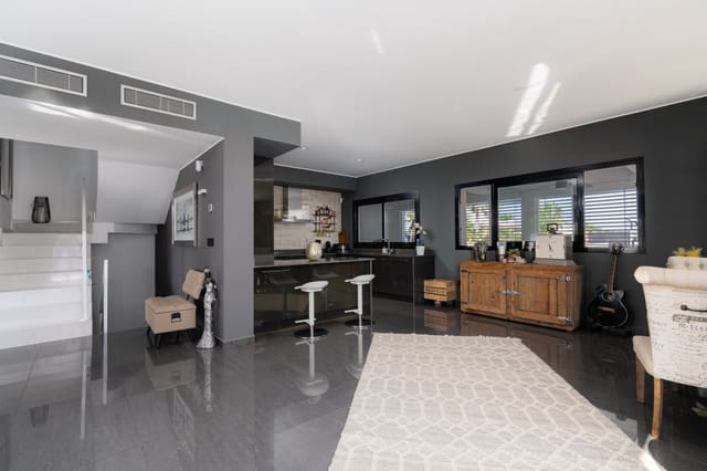 7 sypialnia Willa na sprzedaż w La Marina, Elche / Elx z basenem garażem - 1 090 000 € (Ref: 8850617)