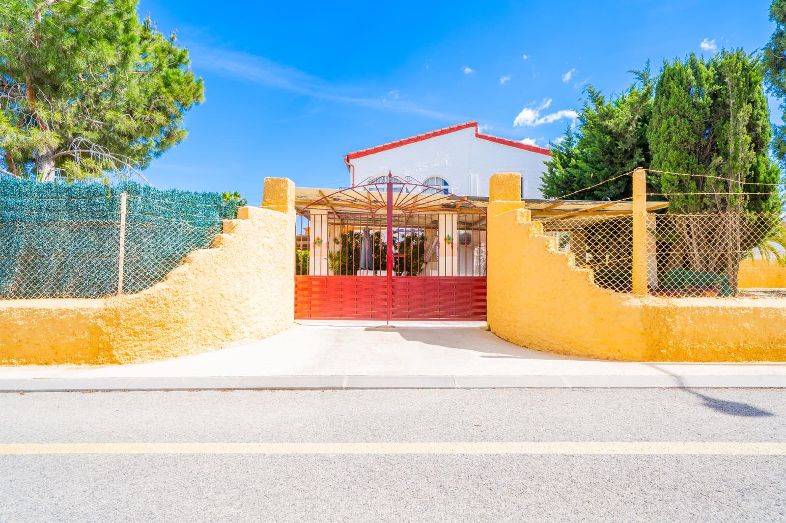 4 bedroom Villa for sale in San Fulgencio - € 325,000 (Ref: 8942057)