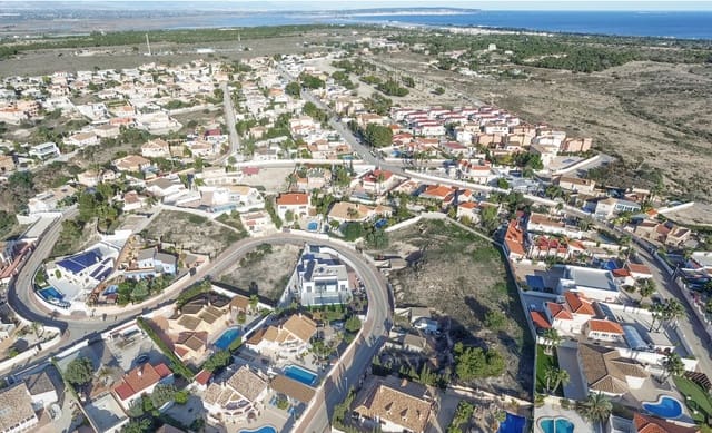 Grunde uden byggetilladelser til salg i La Marina, Elche / Elx - € 135.000 (Ref: 9026103)