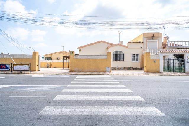 3 Zimmer Villa zu verkaufen in La Marina, Elche / Elx mit Pool - 299.000 € (Ref: 9138649)