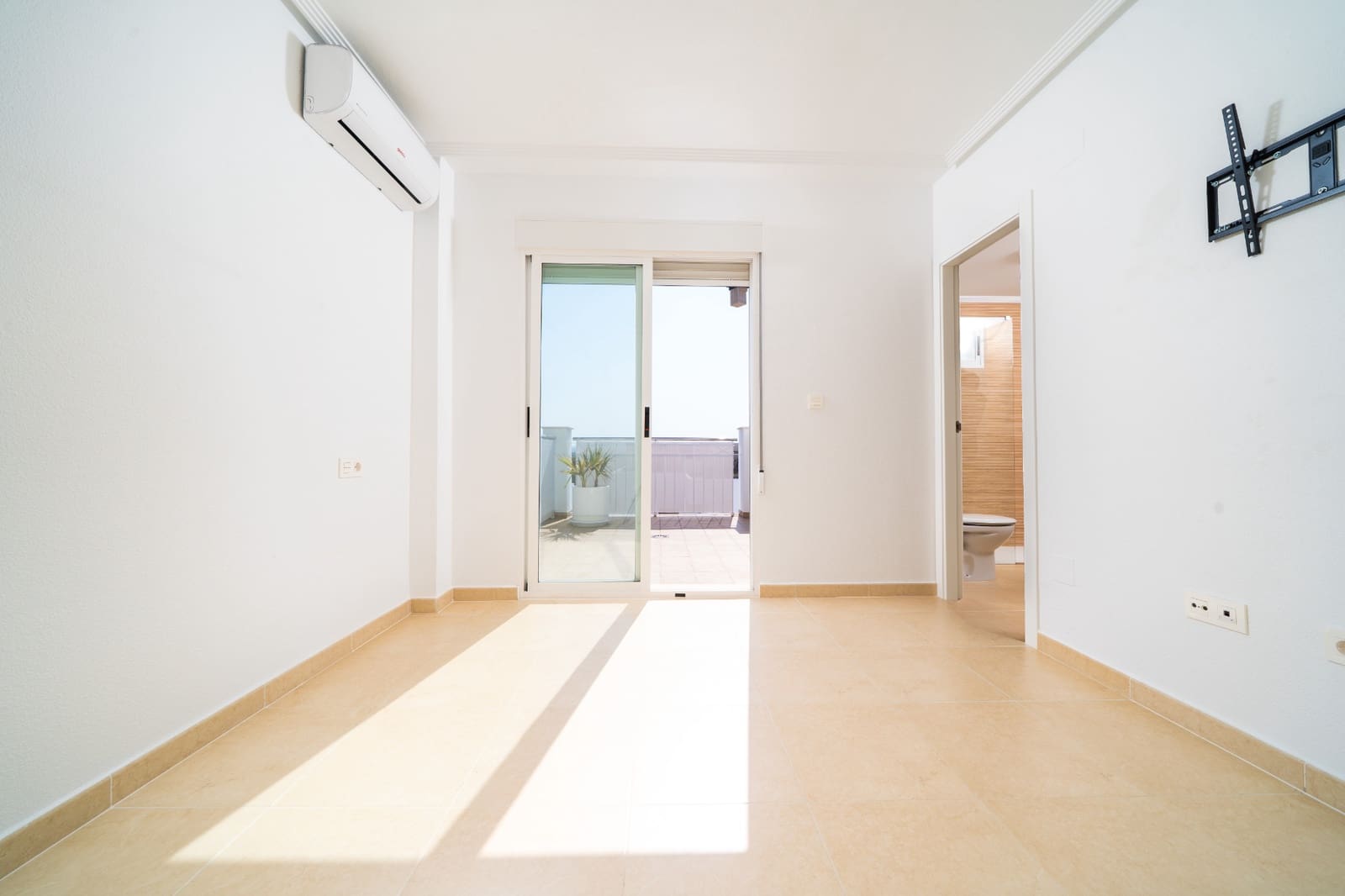 2 slaapkamer Villa te koop in La Marina met zwembad - € 278.000 (Ref: 9172244)