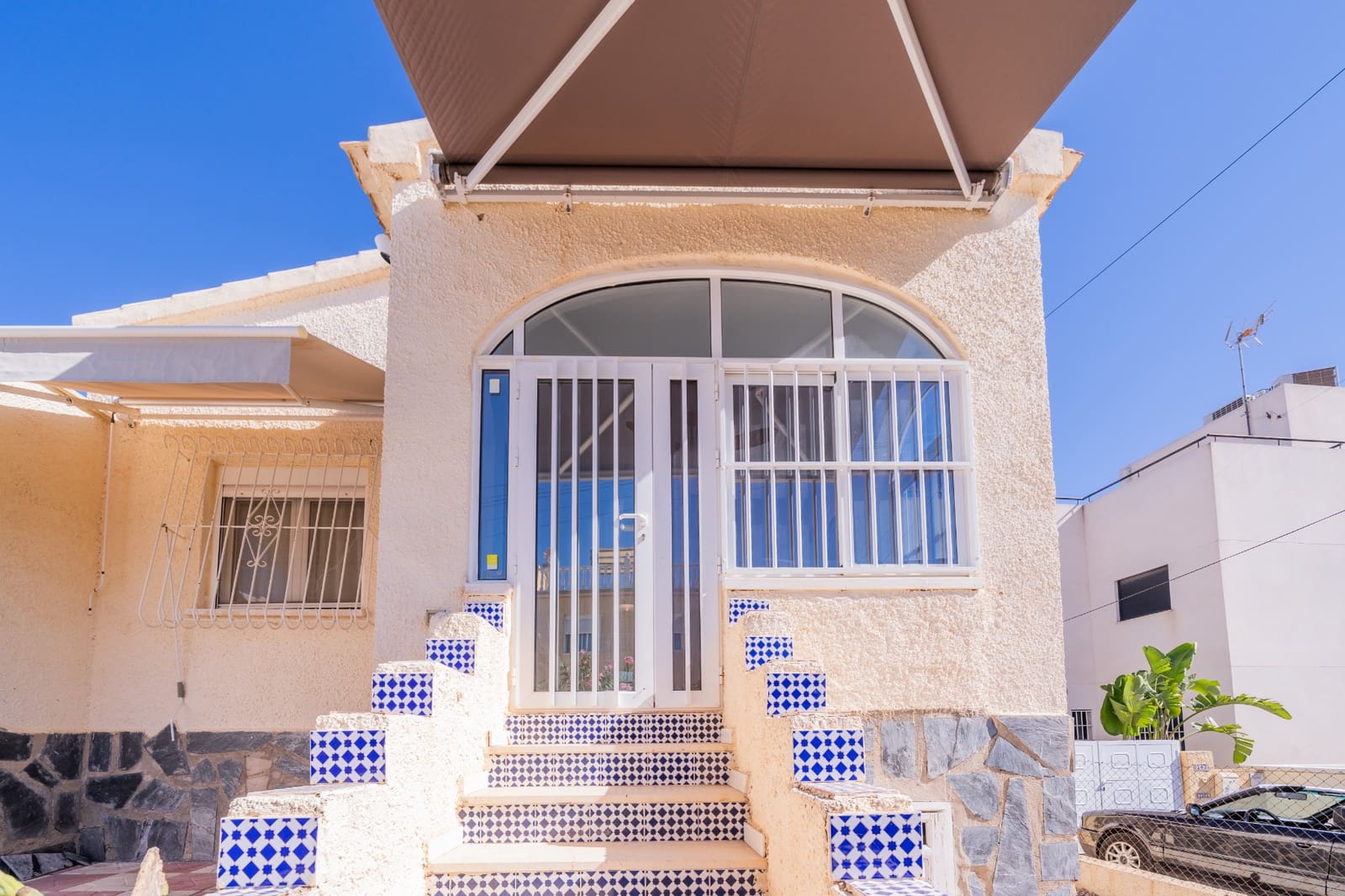 2 Zimmer Villa zu verkaufen in La Marina mit Pool - 239.000 € (Ref: 9205578)