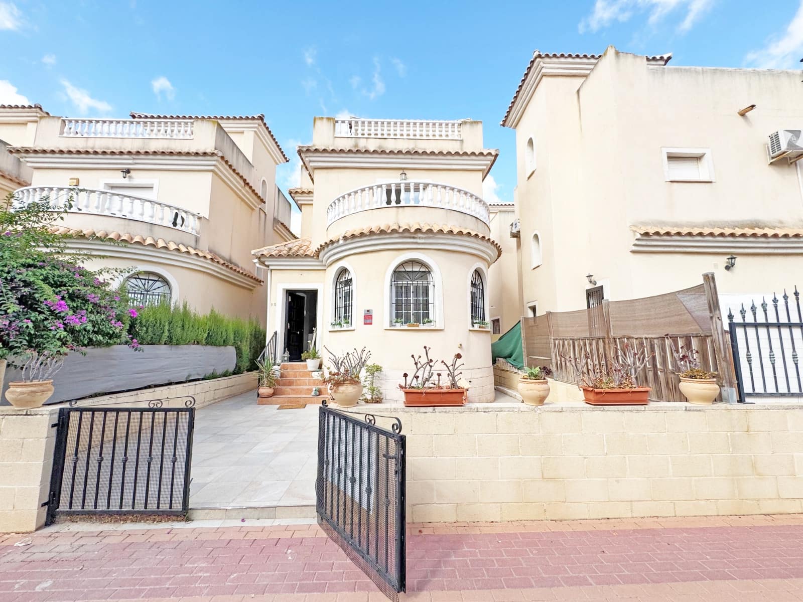 3 slaapkamer Villa te koop in La Marina met zwembad - € 188.000 (Ref: 9235494)