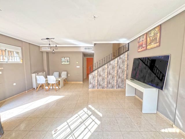 3 slaapkamer Villa te koop in La Marina, Elche / Elx met zwembad - € 188.000 (Ref: 9235494)