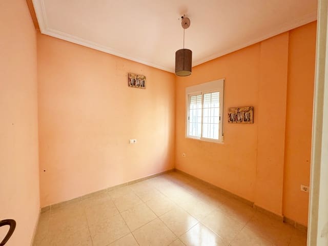 3 slaapkamer Villa te koop in La Marina, Elche / Elx met zwembad - € 188.000 (Ref: 9235494)