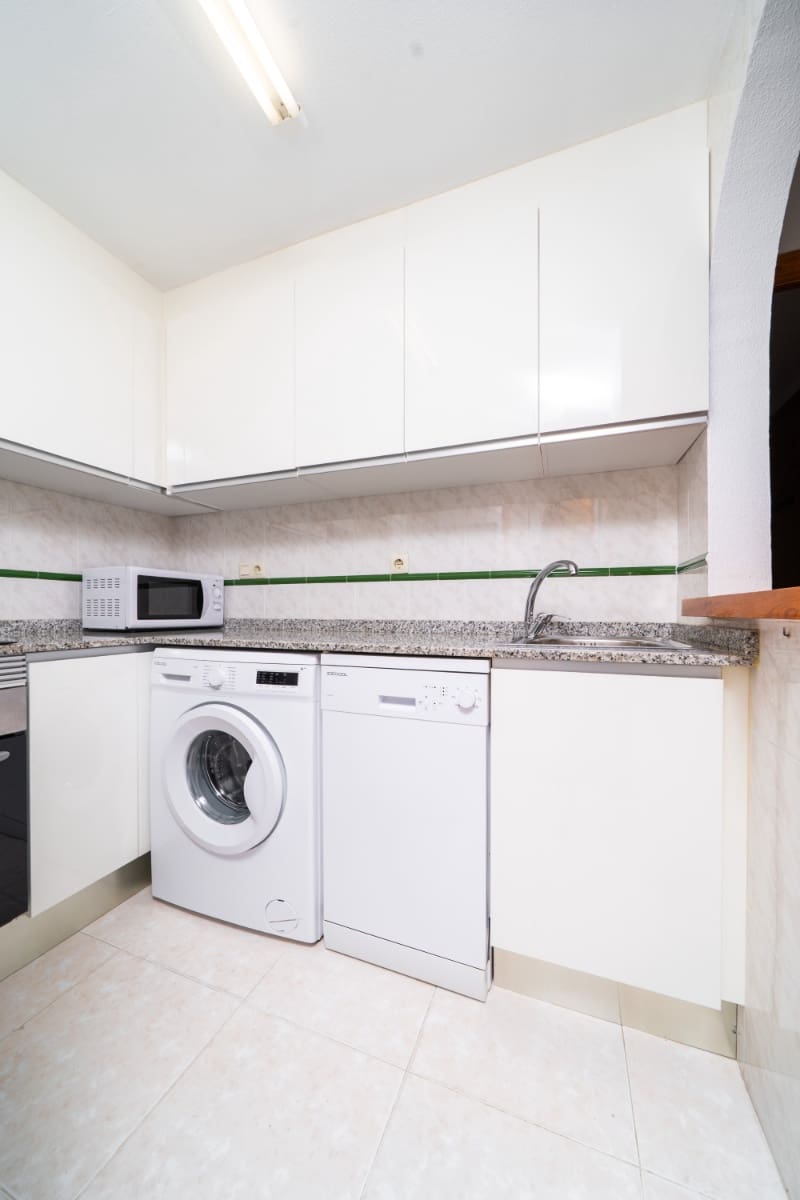 4 slaapkamer Rijtjeshuis te koop in La Marina met zwembad - € 179.000 (Ref: 9289589)