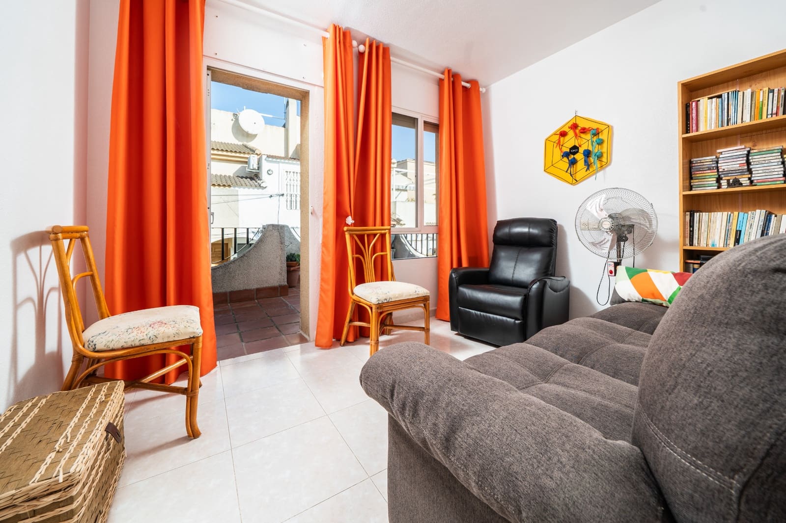 4 slaapkamer Rijtjeshuis te koop in La Marina met zwembad - € 179.000 (Ref: 9289589)