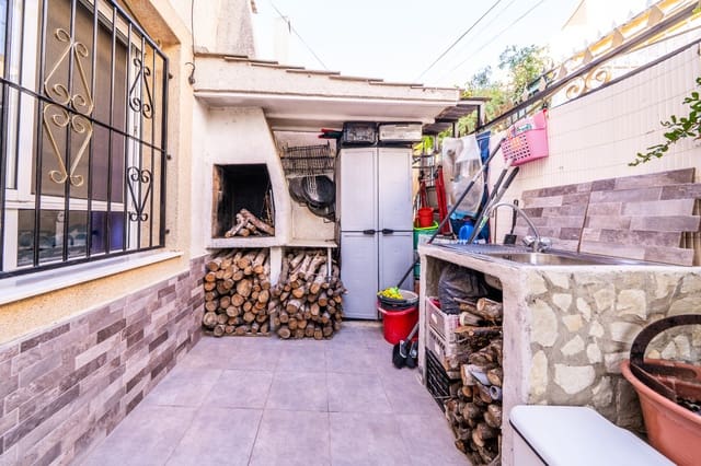 4 soverom Rekkehus til salgs i La Marina, Elche / Elx med svømmebasseng - € 179 000 (Ref: 9289589)