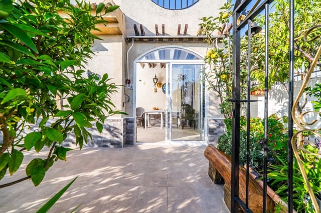 4 soverom Rekkehus til salgs i La Marina, Elche / Elx med svømmebasseng - € 179 000 (Ref: 9289589)