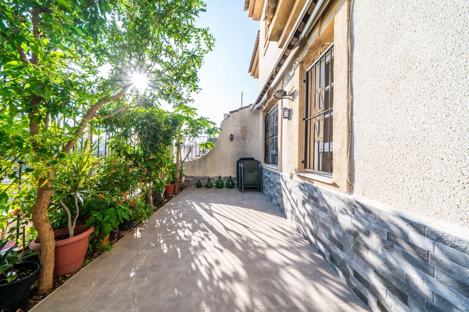 4 slaapkamer Rijtjeshuis te koop in La Marina met zwembad - € 179.000 (Ref: 9289589)