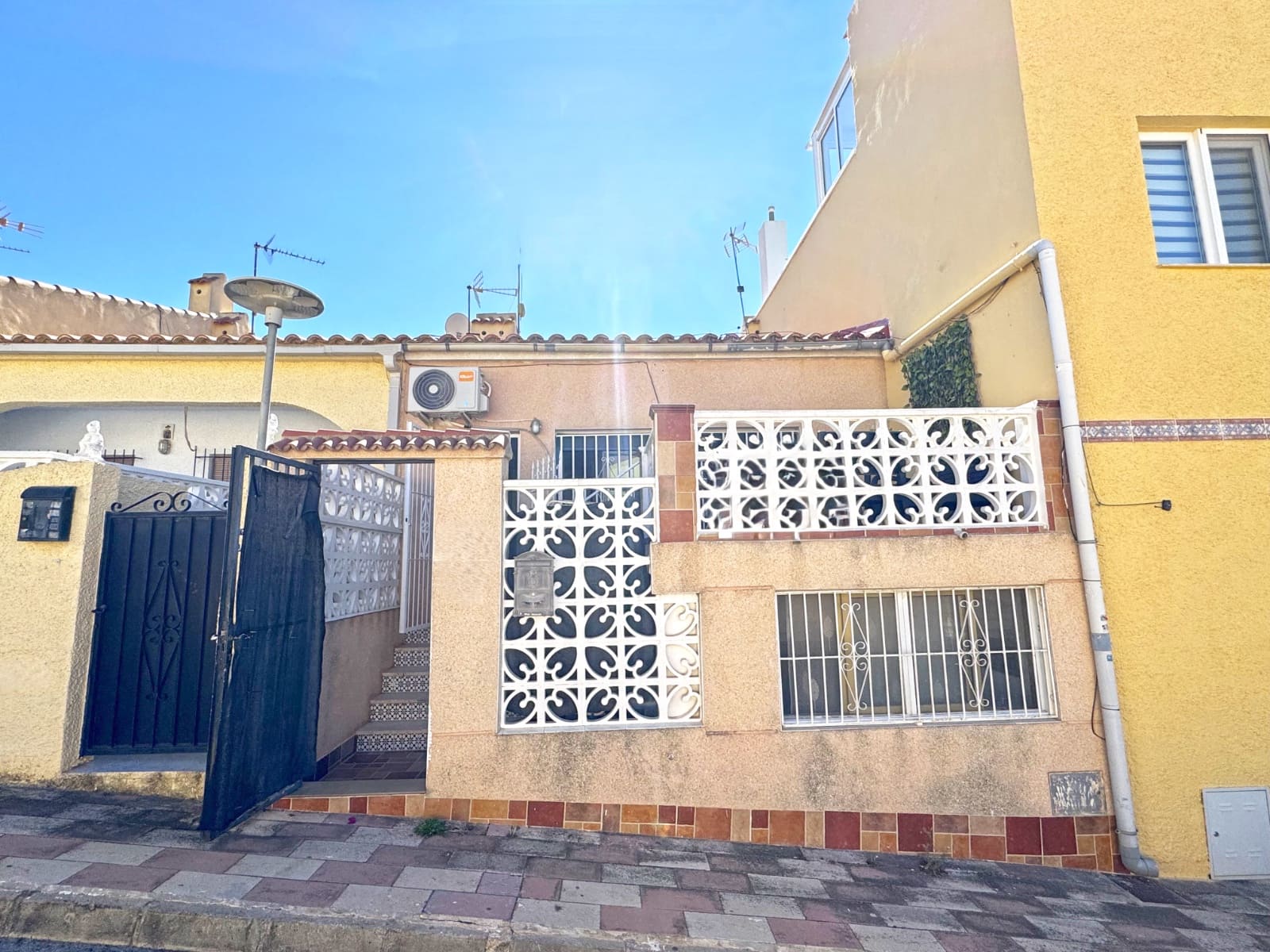 2 bedroom Townhouse for sale in La Marina - € 98,000 (Ref: 9354017)