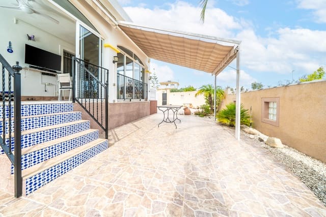 3 slaapkamer Villa te koop in La Marina, Elche / Elx met zwembad - € 420.000 (Ref: 9357800)