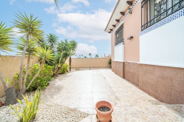 3 slaapkamer Villa te koop in La Marina, Elche / Elx met zwembad - € 420.000 (Ref: 9357800)