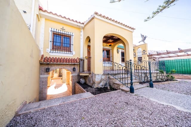 4 slaapkamer Villa te koop in La Marina, Elche / Elx - € 210.000 (Ref: 9360838)