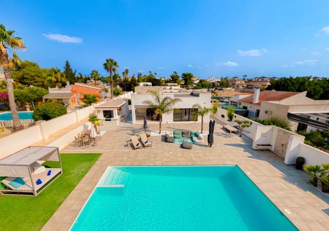 5 soverom Villa til salgs i La Marina, Elche / Elx med svømmebasseng garasje - € 795 000 (Ref: 9374376)