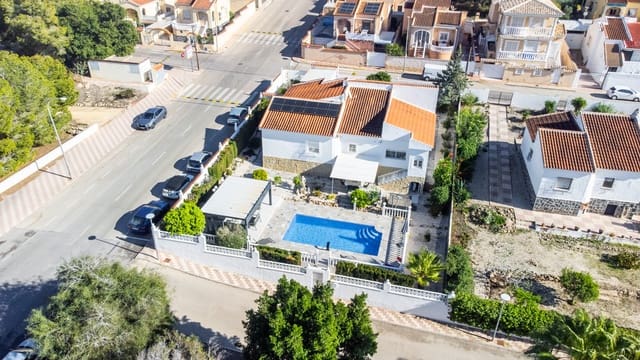 3 slaapkamer Villa te koop in La Marina, Elche / Elx met zwembad garage - € 595.000 (Ref: 9397039)