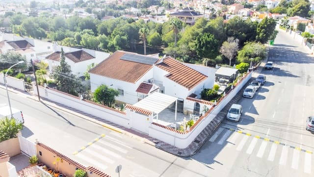 3 slaapkamer Villa te koop in La Marina, Elche / Elx met zwembad garage - € 595.000 (Ref: 9397039)