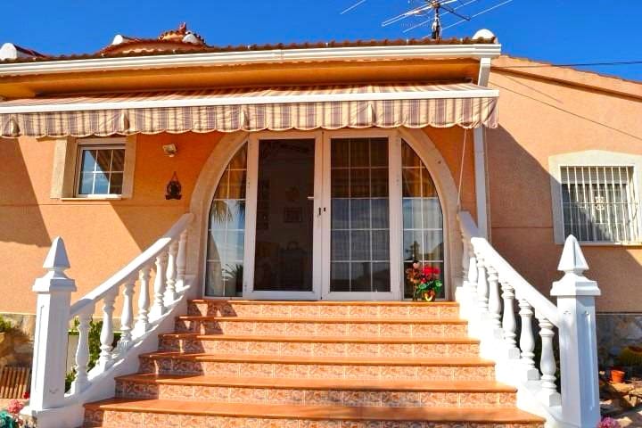 4 bedroom Villa for sale in Ciudad Quesada with pool garage - € 499,000 (Ref: 9421574)