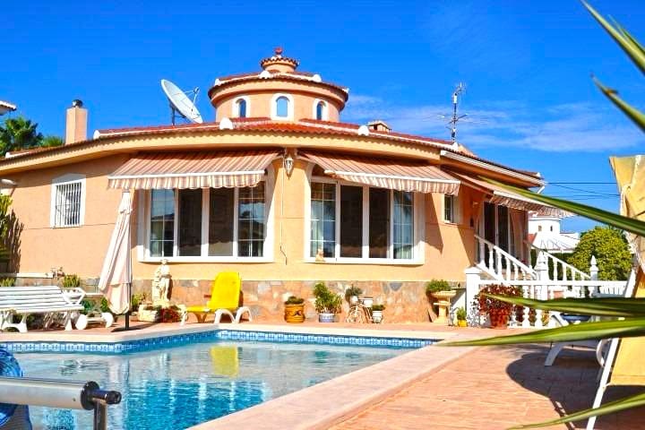 4 bedroom Villa for sale in Ciudad Quesada with pool garage - € 499,000 (Ref: 9421574)