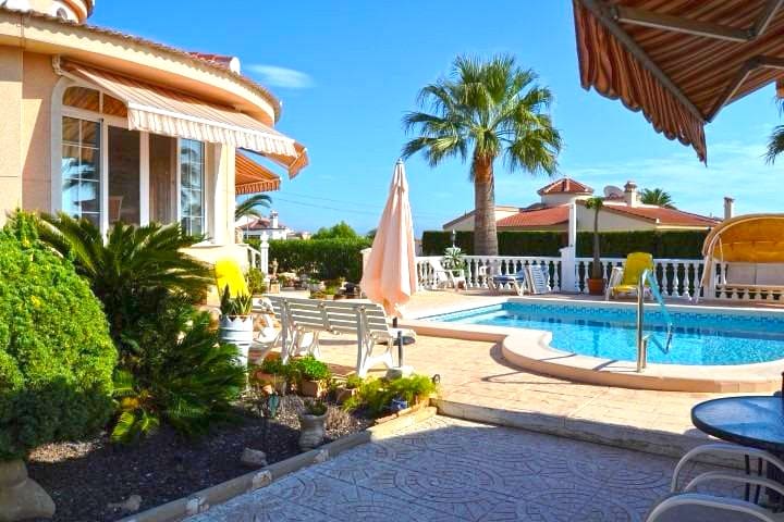 4 bedroom Villa for sale in Ciudad Quesada with pool garage - € 499,000 (Ref: 9421574)