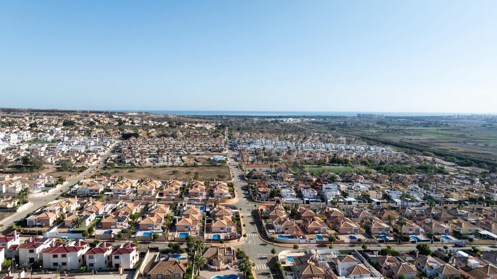 3 makuuhuone Huvila myytävänä paikassa La Marina mukana 
autotalli - 199 950 € (Ref: 9470005)