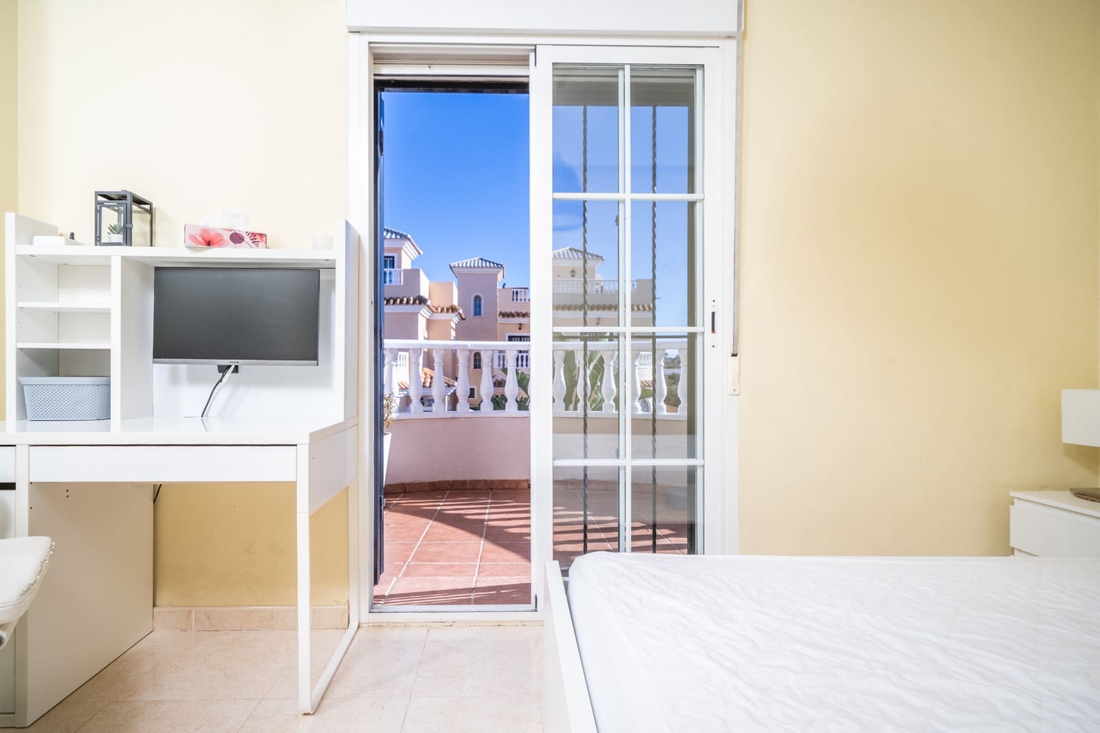 3 soveværelse Semi-Rækkehus til salg i La Marina med swimmingpool - € 219.000 (Ref: 9480676)