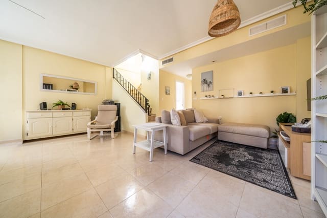 3 soveværelse Semi-Rækkehus til salg i La Marina, Elche / Elx med swimmingpool - € 219.000 (Ref: 9480676)