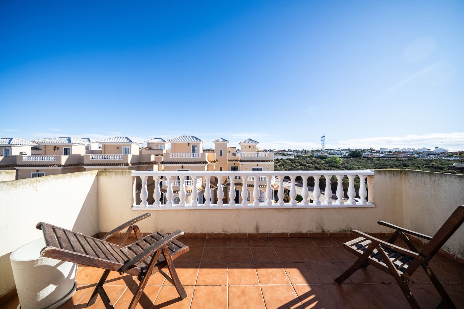 3 soveværelse Semi-Rækkehus til salg i La Marina med swimmingpool - € 219.000 (Ref: 9480676)