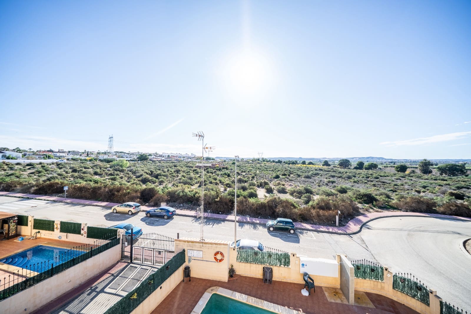 3 soveværelse Semi-Rækkehus til salg i La Marina med swimmingpool - € 219.000 (Ref: 9480676)