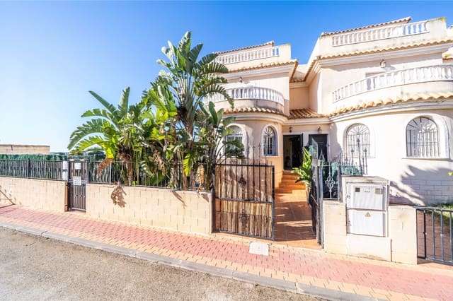 3 soveværelse Semi-Rækkehus til salg i La Marina, Elche / Elx med swimmingpool - € 219.000 (Ref: 9480676)