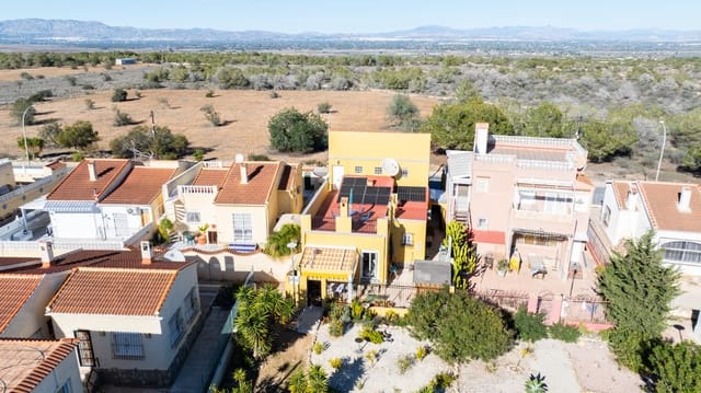 3 Zimmer Villa zu verkaufen in La Marina, Elche / Elx - 198.000 € (Ref: 9493873)