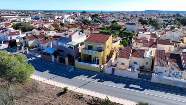 3 Zimmer Villa zu verkaufen in La Marina, Elche / Elx - 198.000 € (Ref: 9493873)