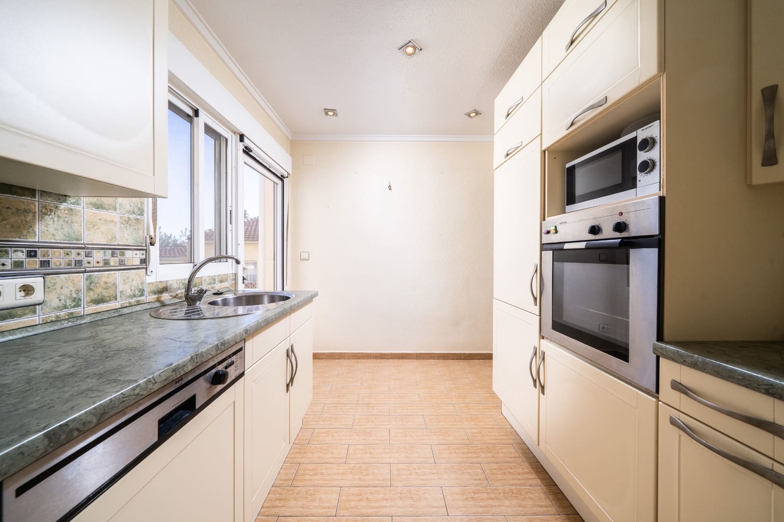 3 bedroom Villa for sale in La Marina with pool - € 265,000 (Ref: 9495391)