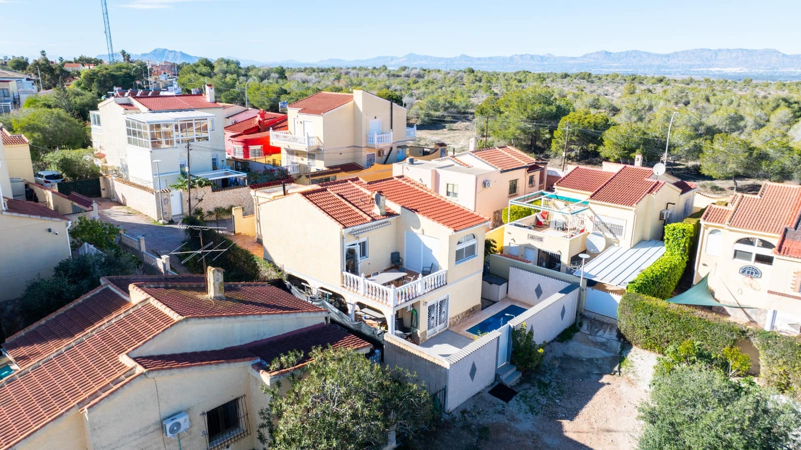 3 bedroom Villa for sale in La Marina with pool - € 265,000 (Ref: 9495391)