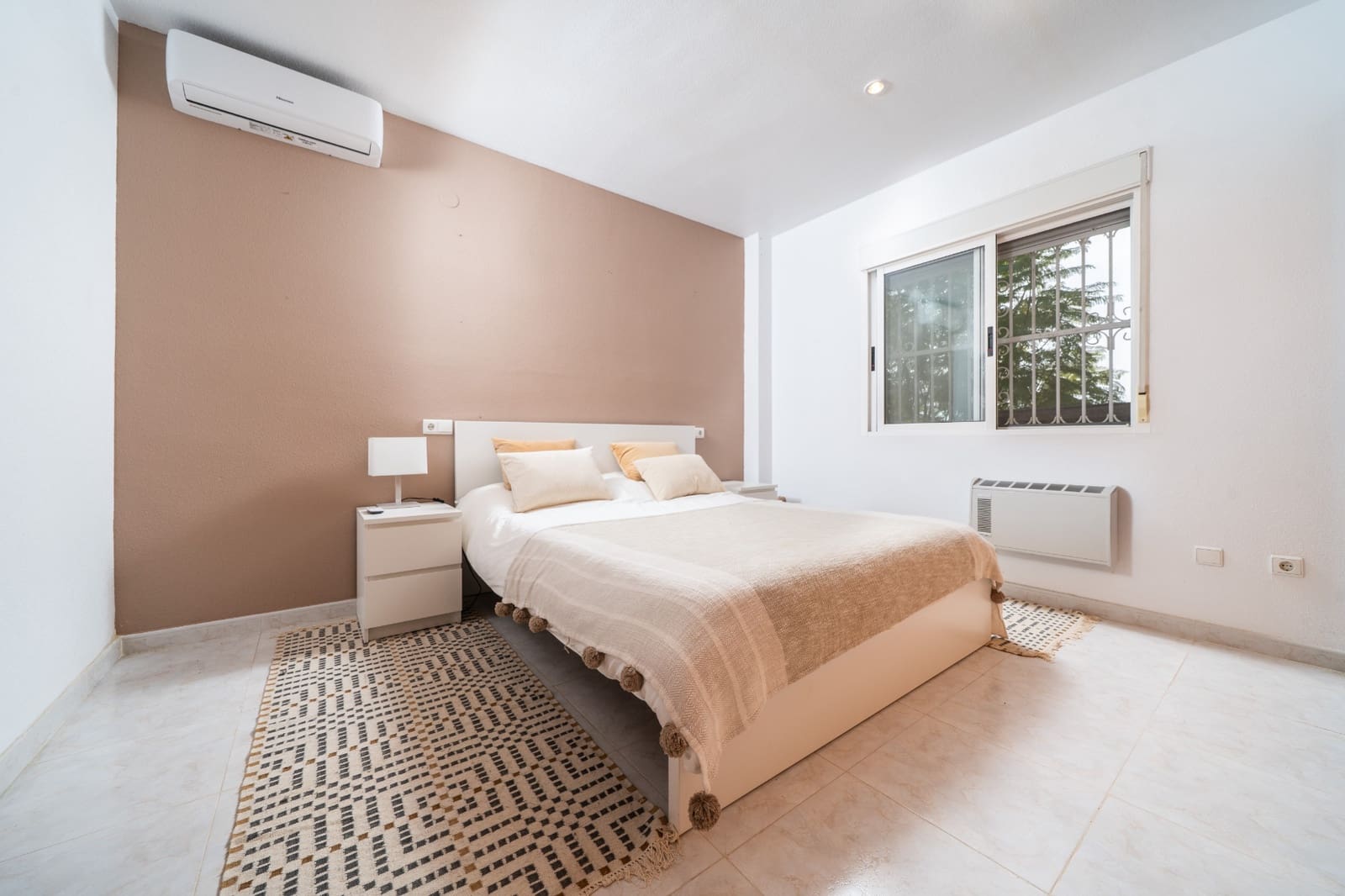 5 bedroom Villa for sale in La Marina with pool - € 350,000 (Ref: 9511200)