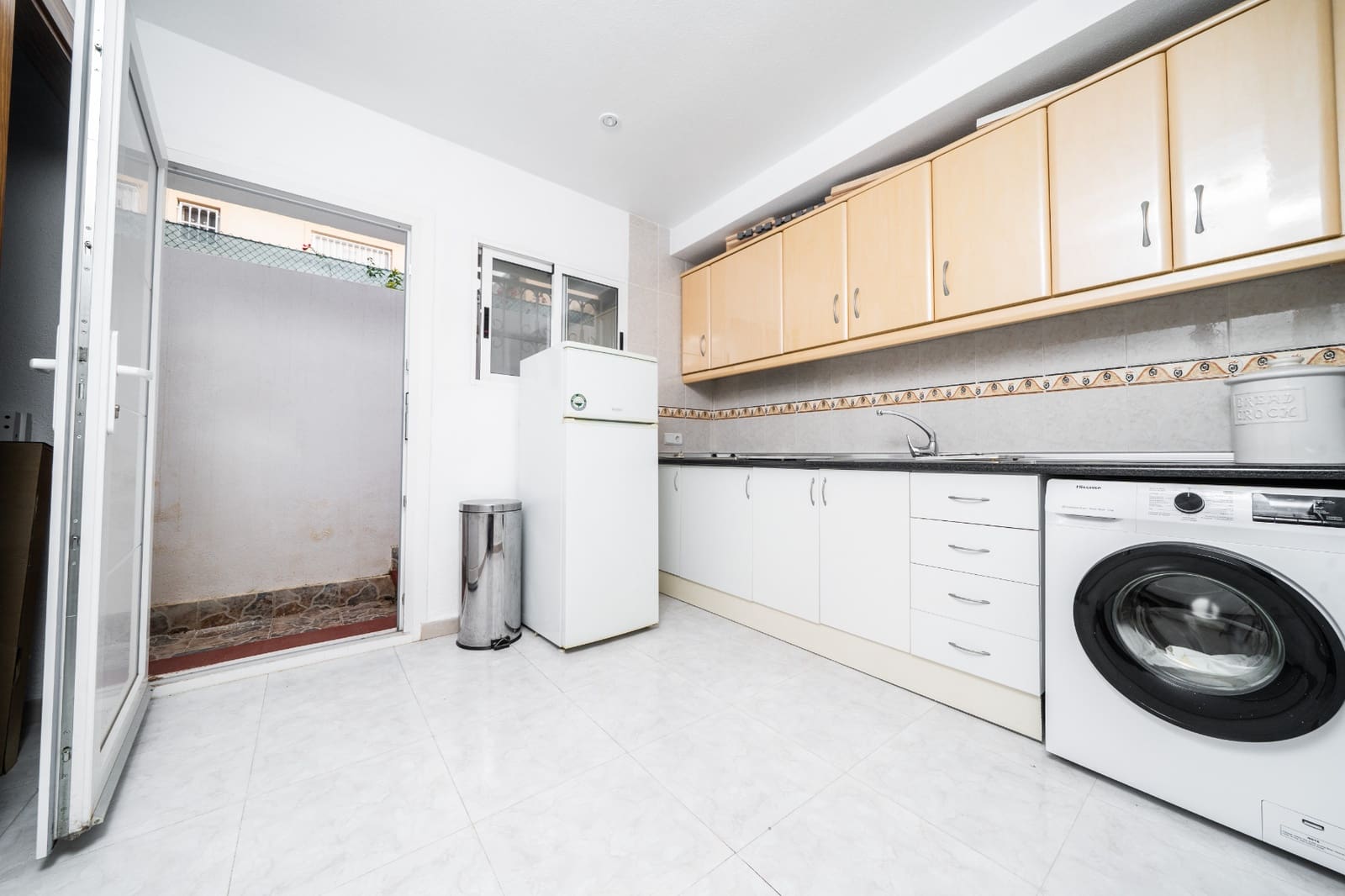 5 bedroom Villa for sale in La Marina with pool - € 350,000 (Ref: 9511200)