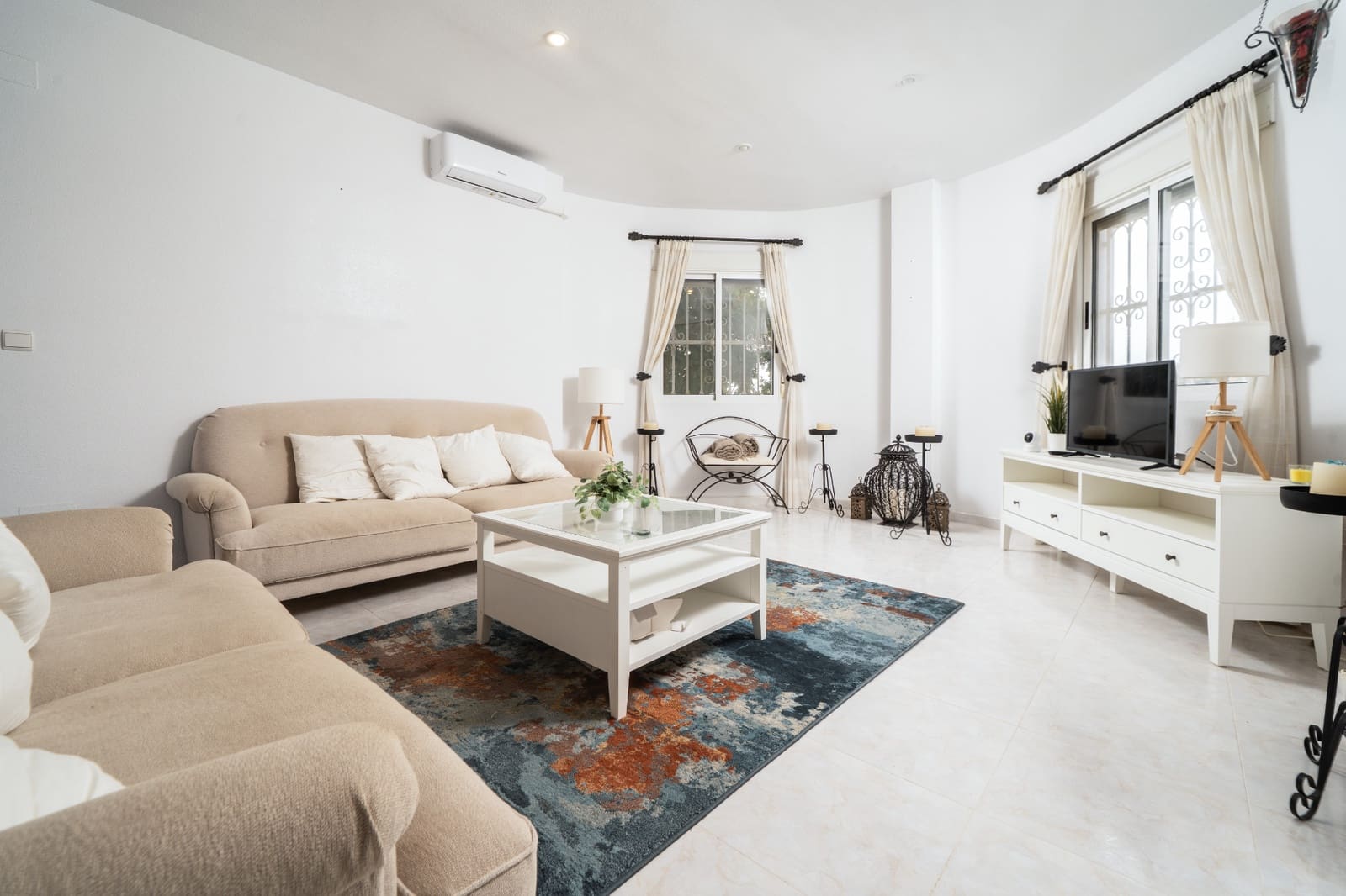 5 bedroom Villa for sale in La Marina with pool - € 350,000 (Ref: 9511200)