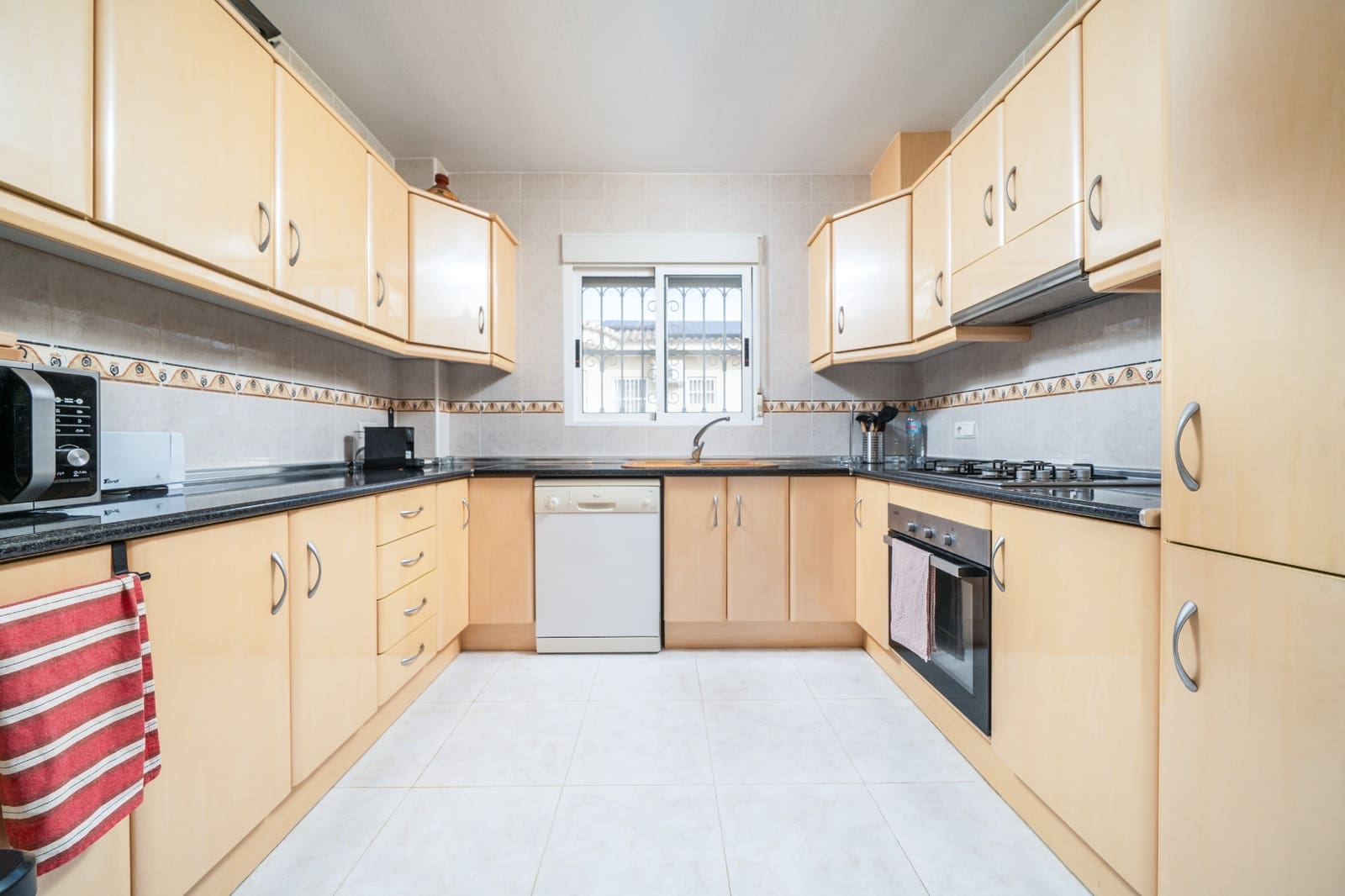 5 bedroom Villa for sale in La Marina with pool - € 350,000 (Ref: 9511200)