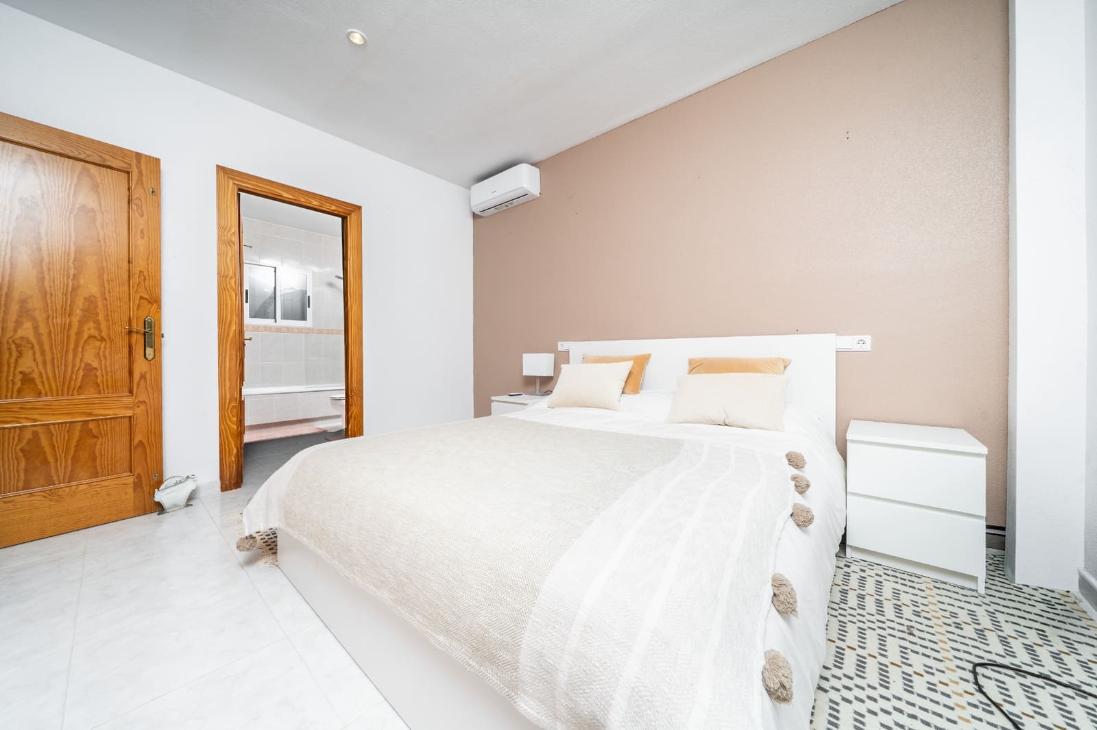 5 bedroom Villa for sale in La Marina with pool - € 350,000 (Ref: 9511200)