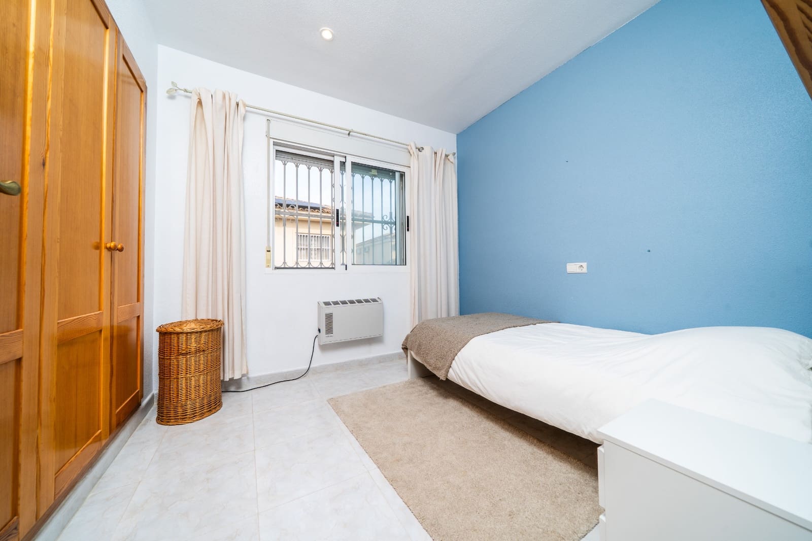 5 bedroom Villa for sale in La Marina with pool - € 350,000 (Ref: 9511200)