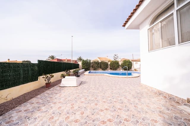 5 bedroom Villa for sale in La Marina, Elche / Elx with pool - € 350,000 (Ref: 9511200)