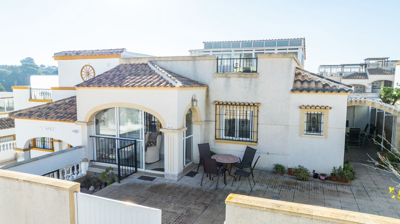 3 soveværelse Rækkehus til salg i La Marina med swimmingpool - € 179.000 (Ref: 9523058)