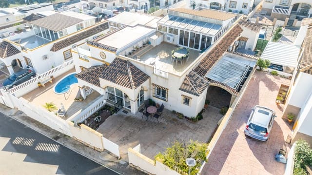 3 soveværelse Rækkehus til salg i La Marina, Elche / Elx med swimmingpool - € 179.000 (Ref: 9523058)