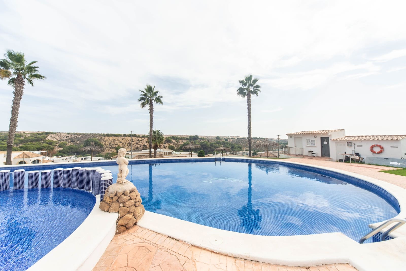 3 soveværelse Rækkehus til salg i La Marina med swimmingpool - € 179.000 (Ref: 9523058)