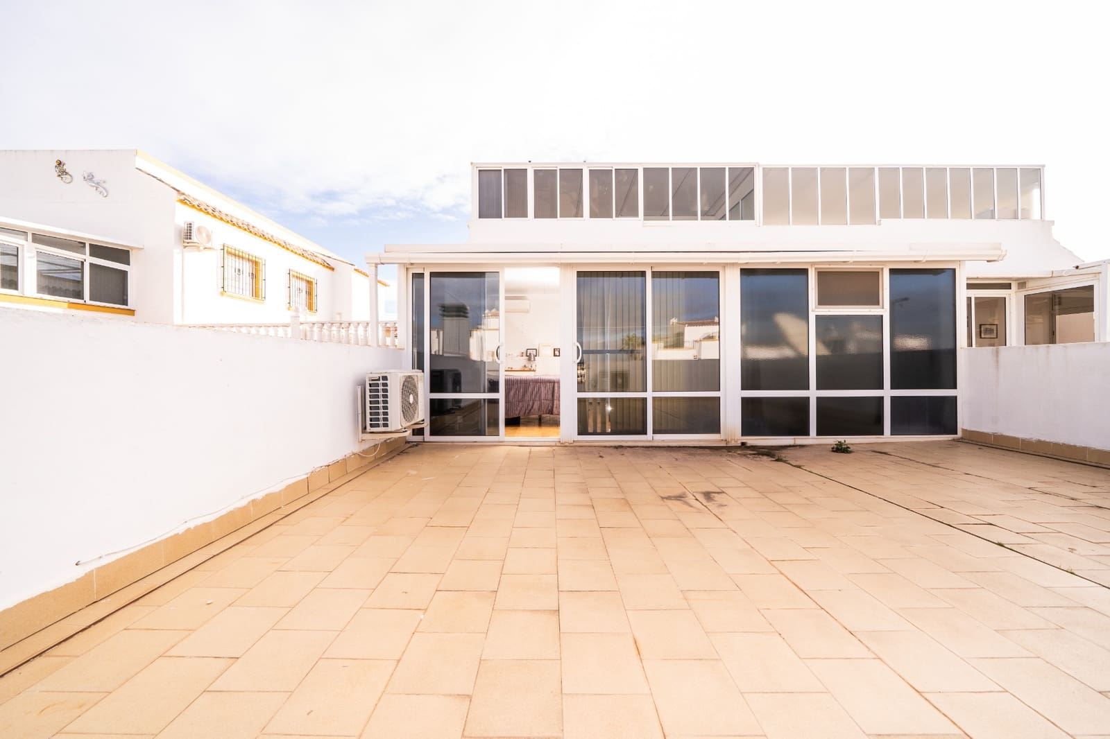 2 Zimmer Reihenhaus zu verkaufen in La Marina mit Pool - 179.000 € (Ref: 9523472)